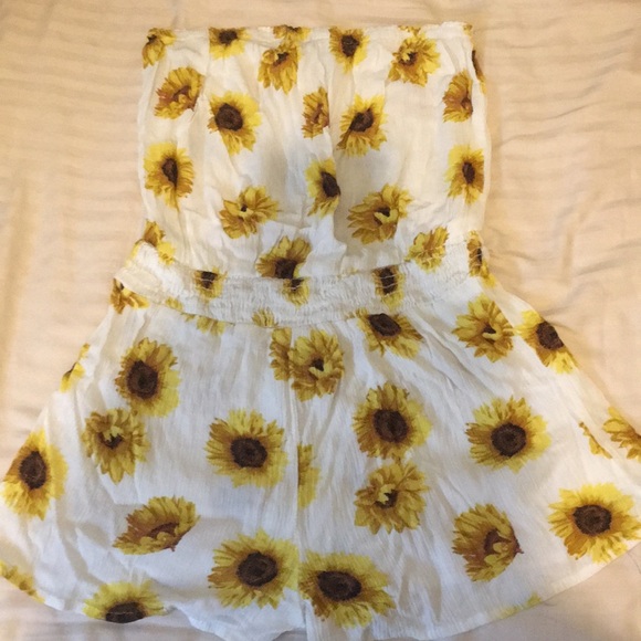 Rompers - Picture 2 of 3